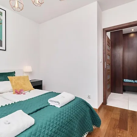 Nowa Teczowa Promenada Staromiejska By Renters *